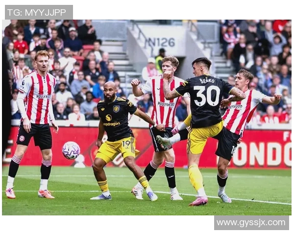 布伦特福德与富勒姆激战正酣精彩对决引发球迷热议 布伦特福德与富勒姆激战正酣精彩对决引发球迷热议