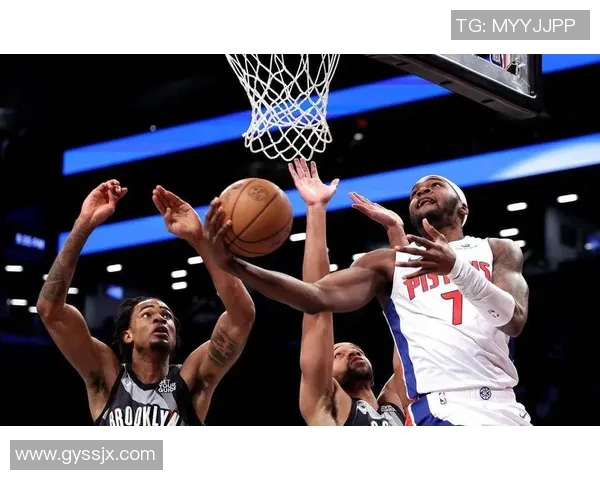 老鹰与尼克斯激战正酣比分胶着赛季精彩瞬间回顾